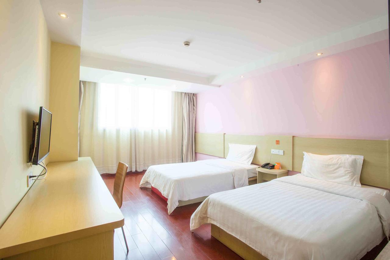 7Days Inn Dongguan Houjie Conference & Exhibition Center Room photo