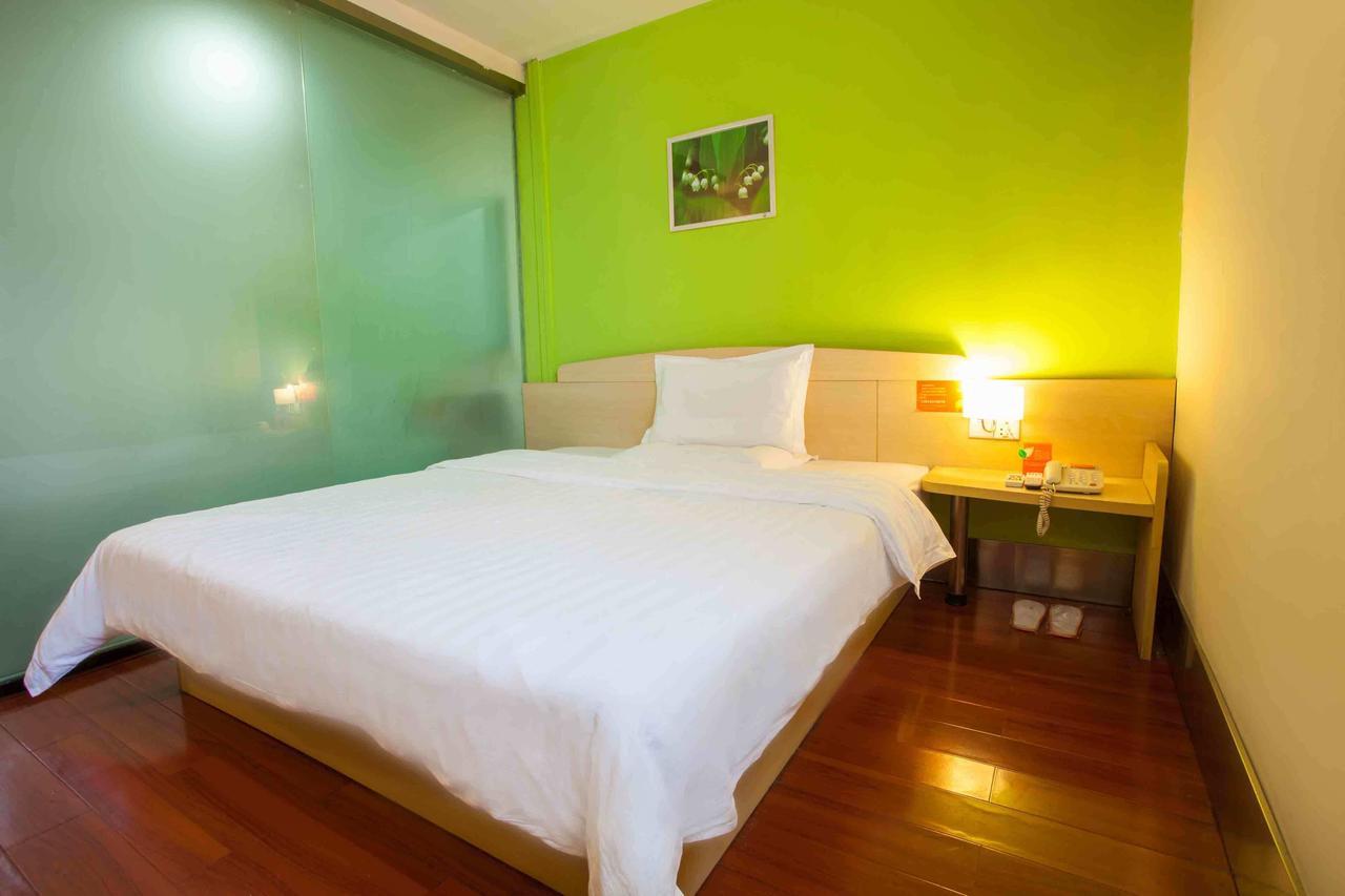 7Days Inn Dongguan Houjie Conference & Exhibition Center Room photo