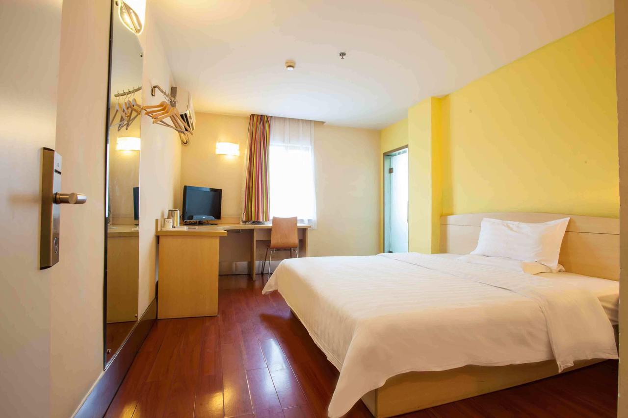 7Days Inn Dongguan Houjie Conference & Exhibition Center Room photo