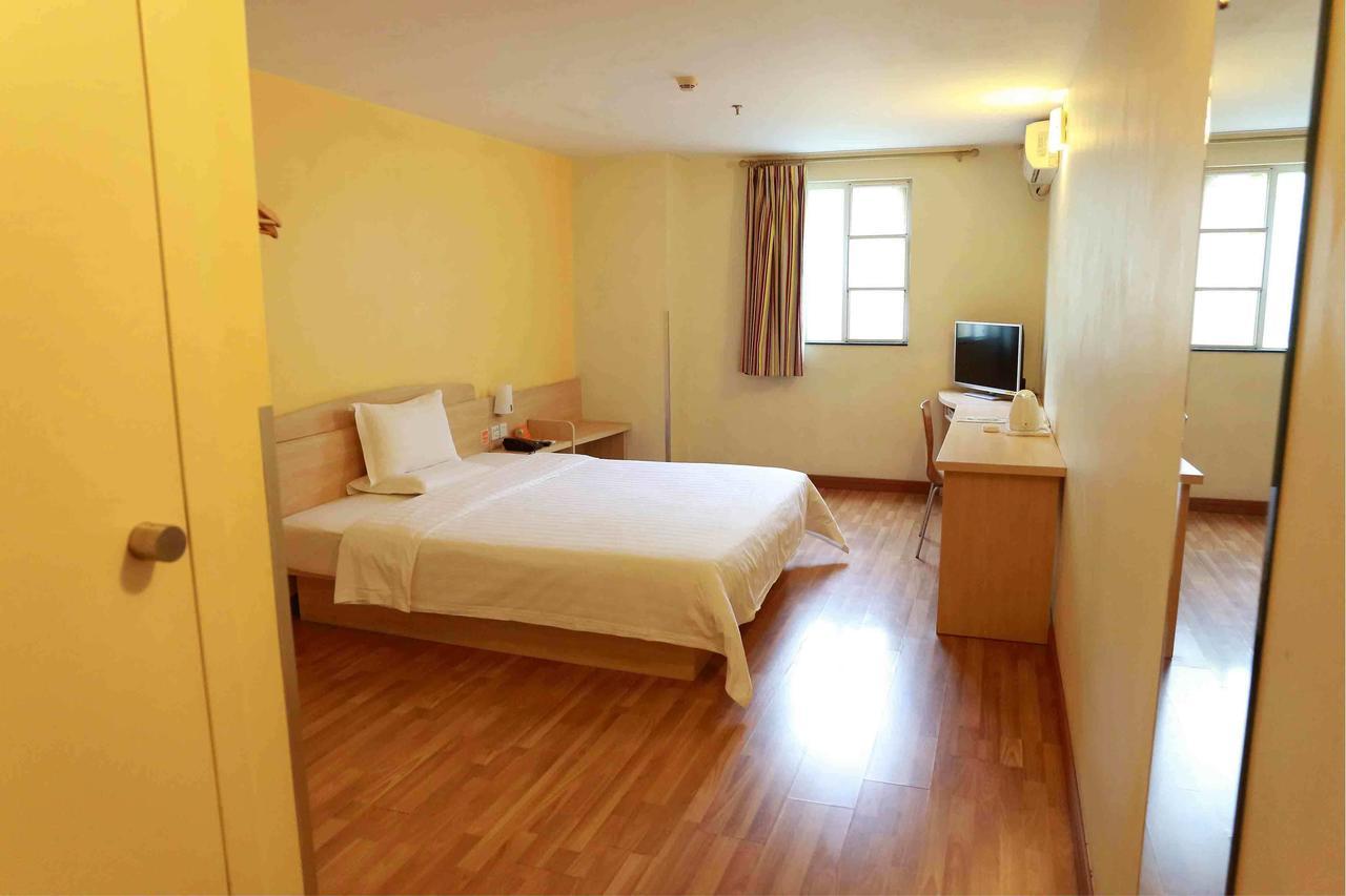 7Days Inn Dongguan Houjie Conference & Exhibition Center Room photo