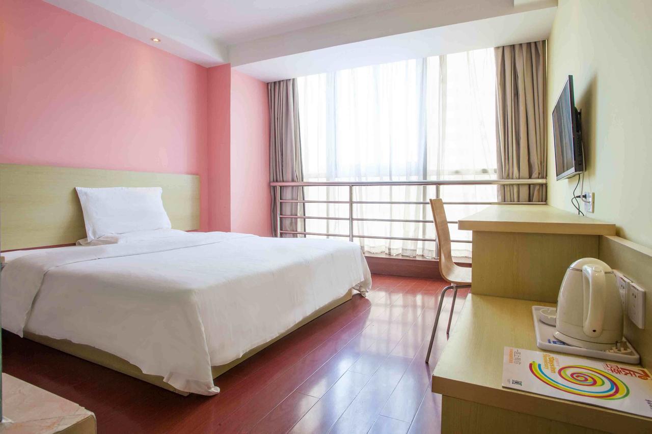 7Days Inn Dongguan Houjie Conference & Exhibition Center Room photo